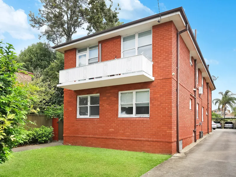 Spacious Two Bedroom Unit