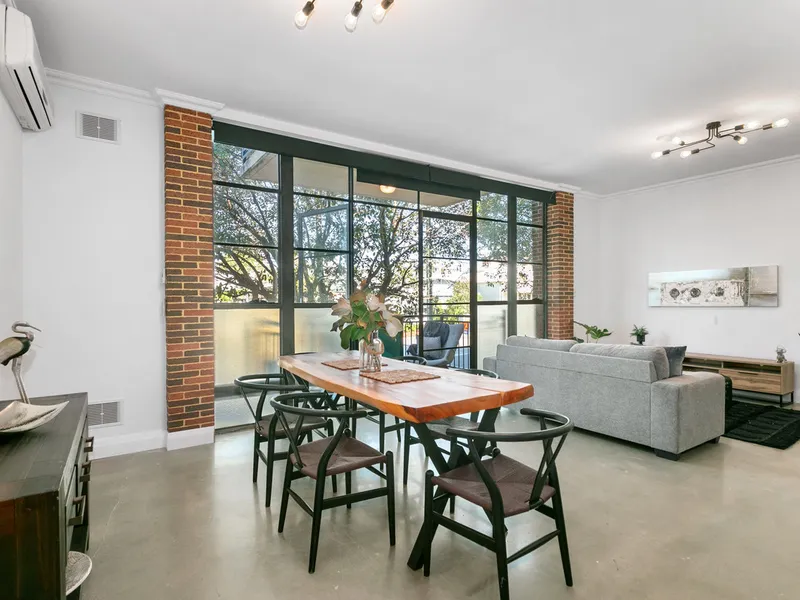 Mesmerising Manhattan Style Pad