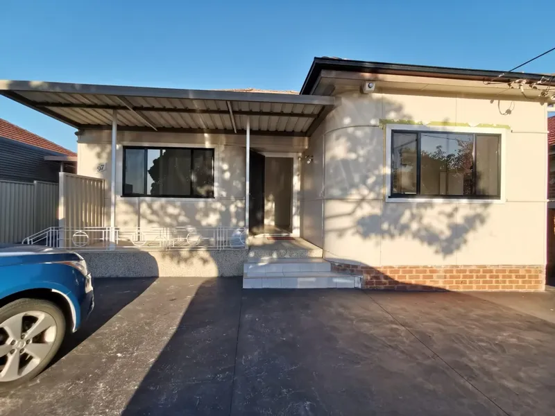 Newly Renovated House 3 Bedroom + Study