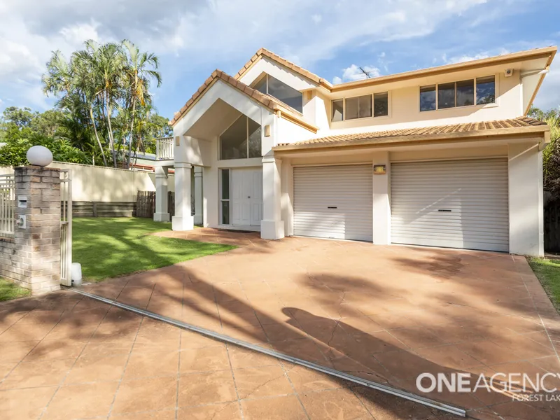 Spacious Family Home in Great Location!!