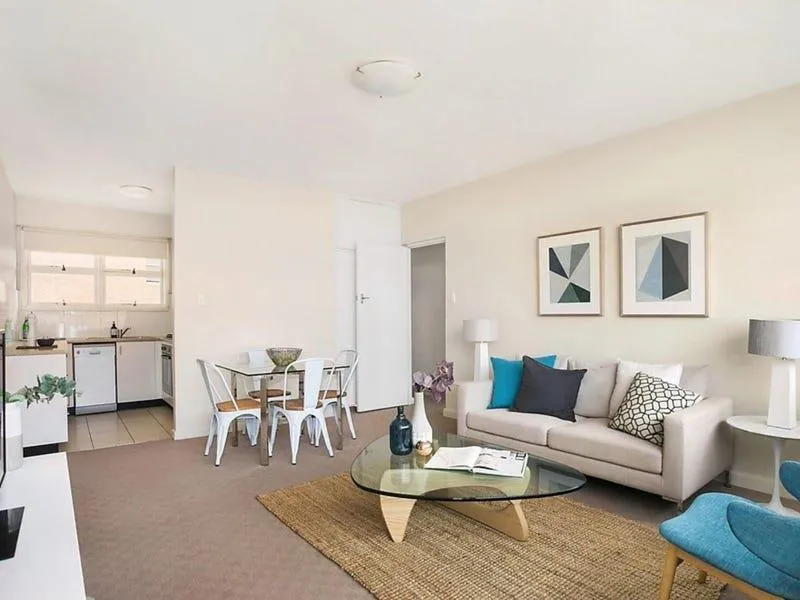 Conveniently Located Apartment with Unobstructed Harbour Views