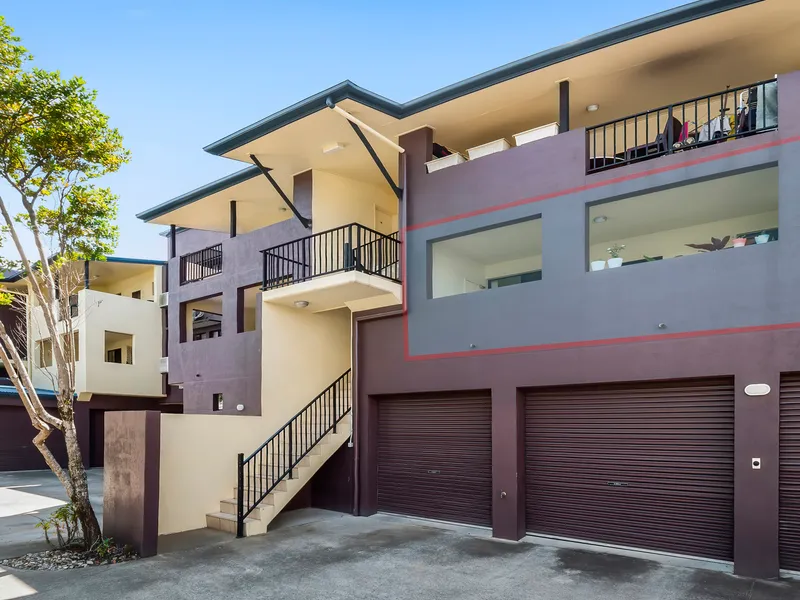 FABULOUS CITY FRINGE APARTMENT WITH LONG TERM TENANTS!