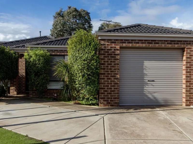 THREE BEDROOM HOUSE CLOSE TO ALL AMENITIES