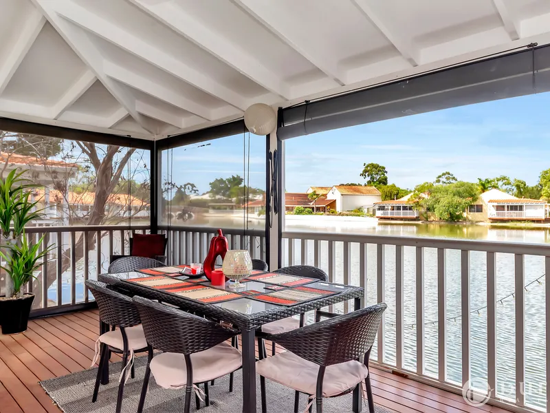 LAKESIDE LIVING WITH PERKS - EVERYDAY IS A HOLIDAY!