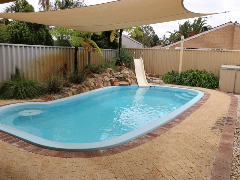 GET READY FOR SUMMER AND TOTALLY RELAX BY THE POOL/SPA 