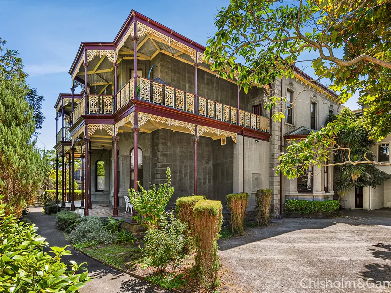 A Boutique Victorian Apartment with Golden Mile Grandeur