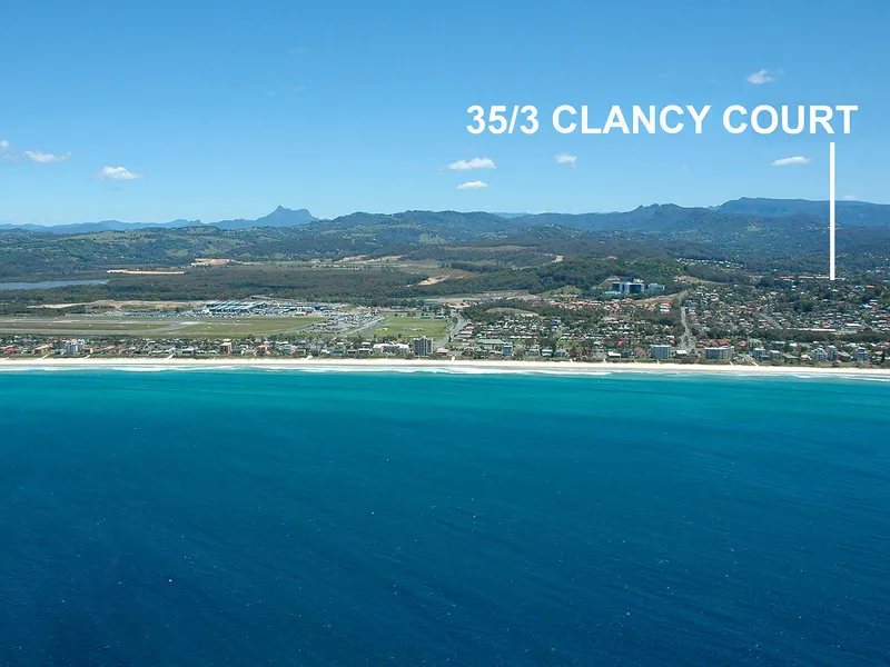 Spacious Top Floor Unit, Short Walk to the Beach