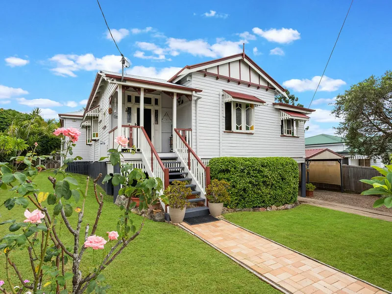 Charming original bungalow with resort magnesium pool