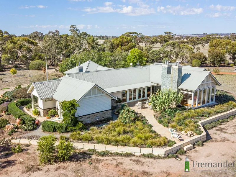 MAGNIFICENT, PRIVATE RETREAT