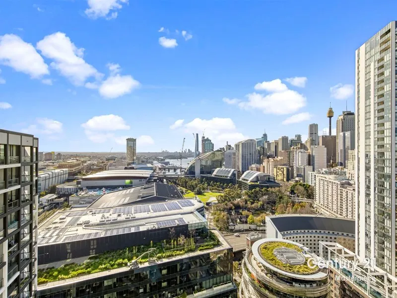 Sumptuous Executive Apartment With Sweeping Harbour And City Views