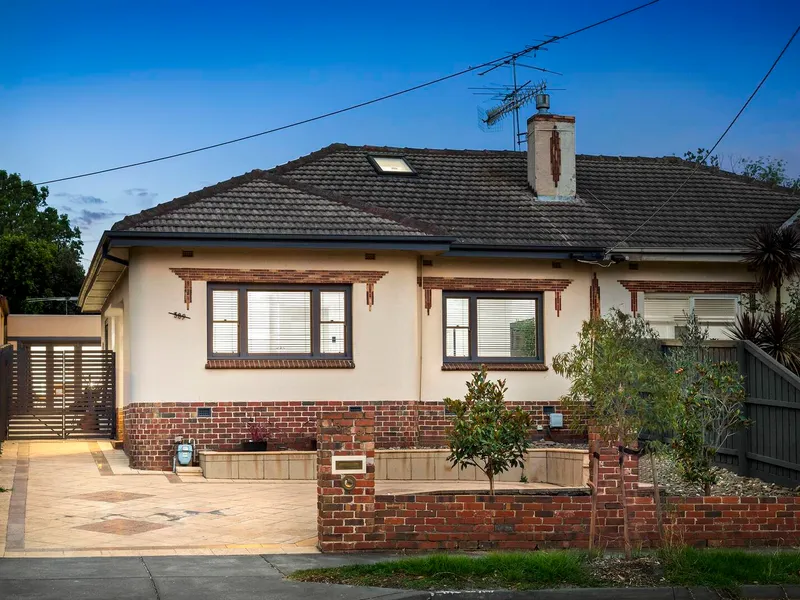 A complete Hawthorn haven with loads of appealing highlights!