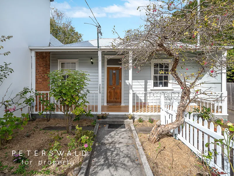Gorgeous Colonial cottage in exclusive Battery Point