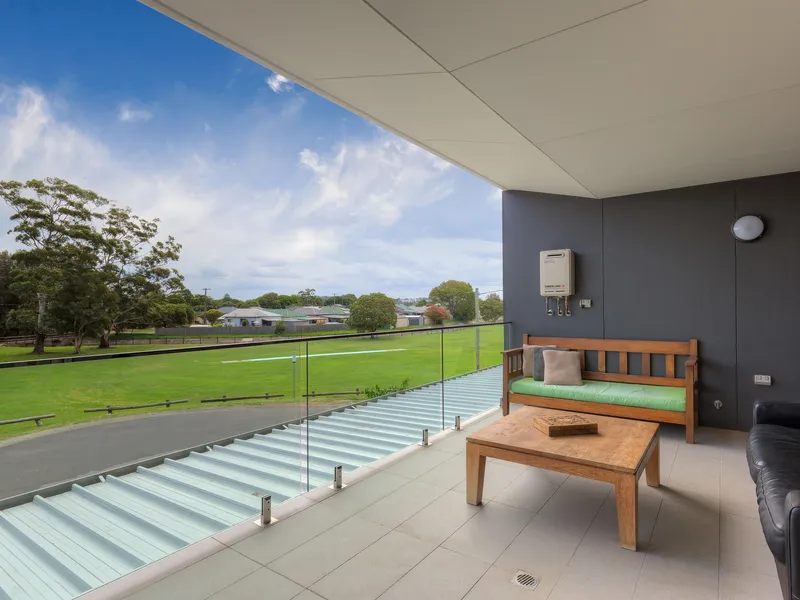 2-Bedroom, 2-Bathroom Apartment Overlooking The Park