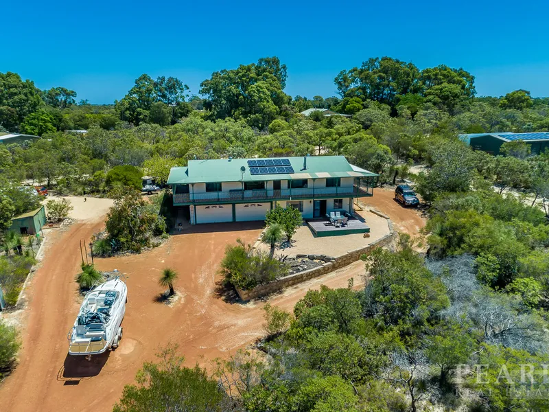 4x3 Queenslander, Stunning Inland Views, 2.89 acres