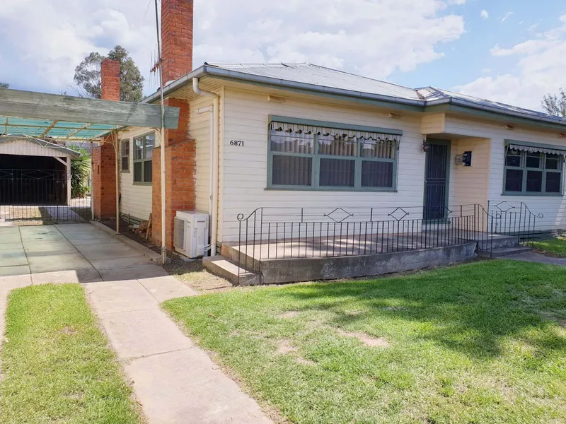 Beautiful Swifts Creek Property in the heart of town.