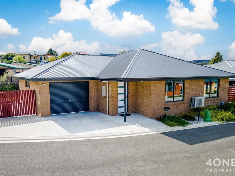 Impeccably Presented Modern Villa