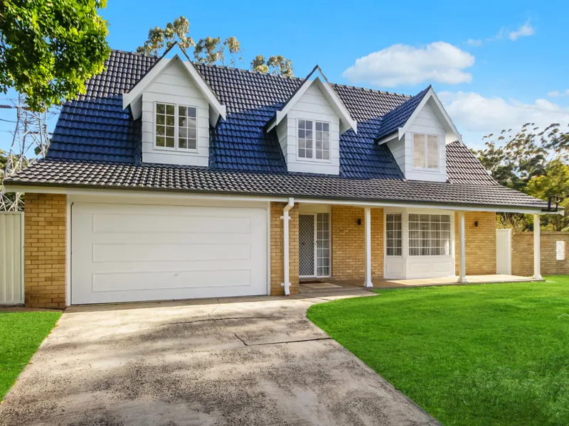 Stunning, Elegant & Spacious Family Home For Lease