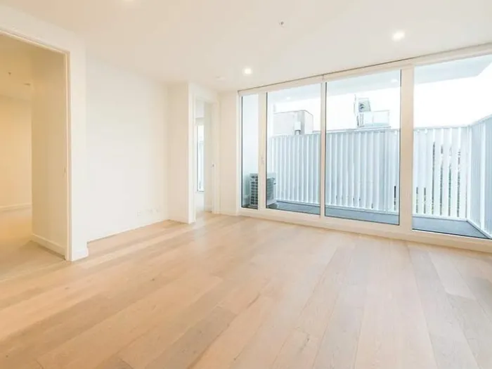 ENJOY THIS NEAR NEW APARTMENT!