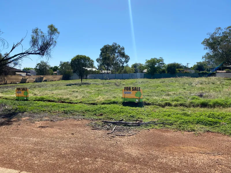 Hard to find clean and tidy level elevated block with views.