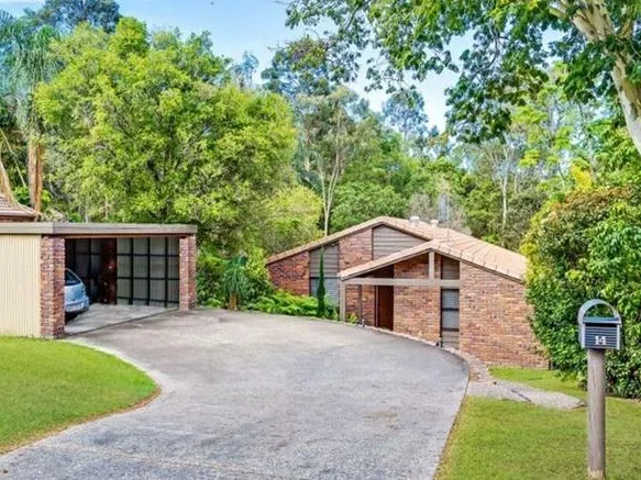 STUNNING FAMILY HOME IN CARRARA!!!