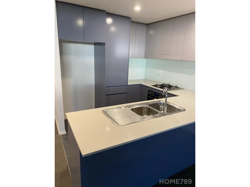 GENEROUS SIZED HIGH RISE APT. 6TH FLOOR ONE BEDROOM