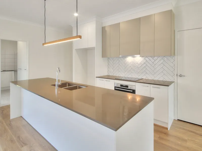 Build your dream home on this 510m2 block! Ultra convenient location!