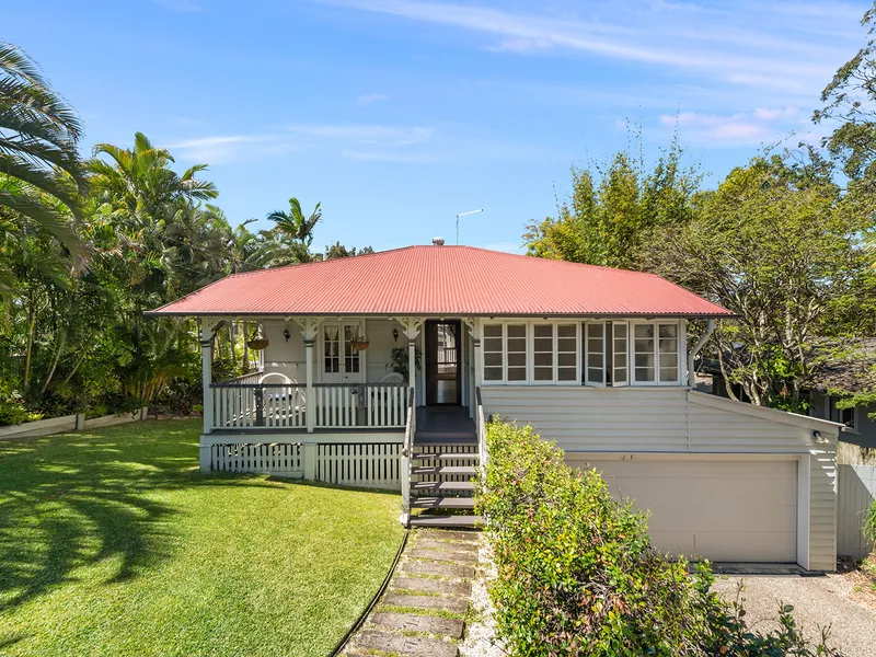 LARGE FAMILY HOME - GREAT LOCATION - POOL