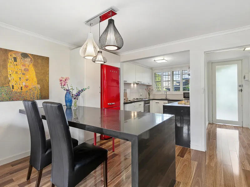The finest unit in the block, surrounded by large open spaced landscape gardens