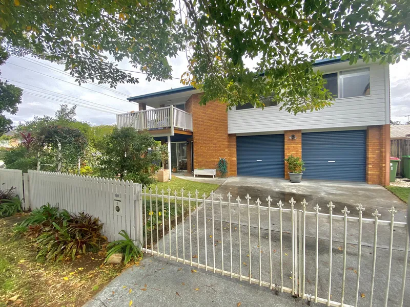 FAMILY HOME WITH LOADS OF CHARACTER