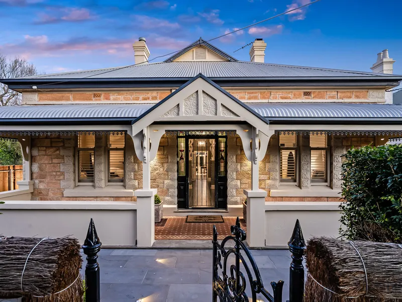 Gorgeous sandstone Villa surrounded by manicured gardens in prestige near-city location.