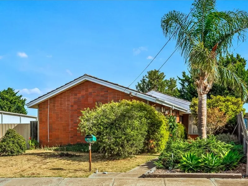 BEAUTIFUL HOME IN SUNSHINE WEST