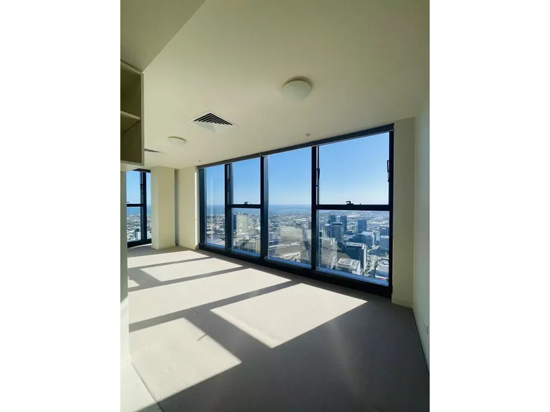 Sky-high two bedroom apartment with spectacular views