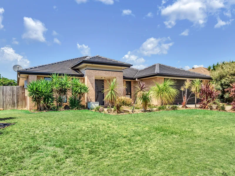 BEAUTIFUL HOME IN WARNER WITH SOLAR PANELS 