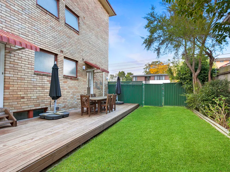 Sunny Corner Apartment with Expansive Rear-Yard