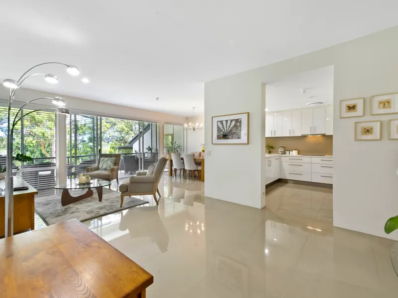 Renovated Mid-Level Golf Course Apartment – Minimum Steps Maximum Convenience