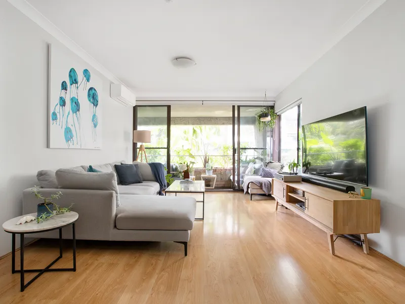 Over-sized north-facing lifestyle apartment 