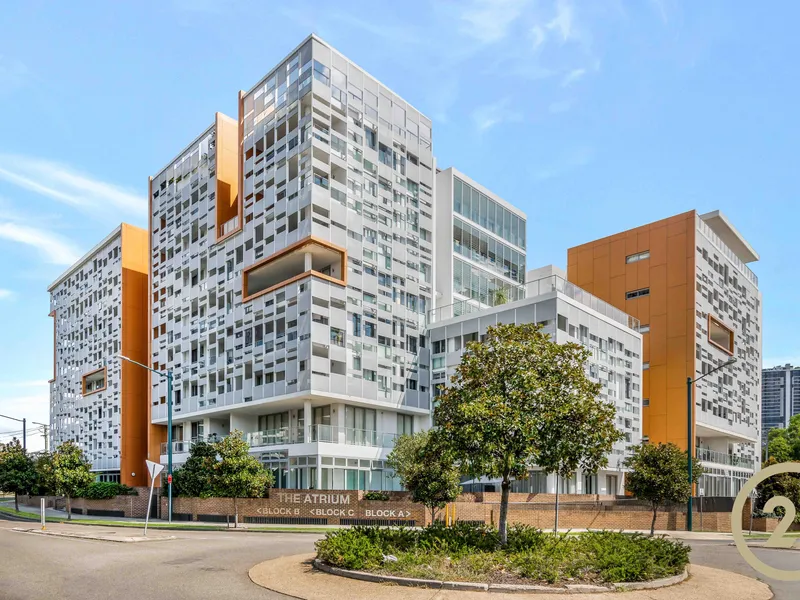 STYLISH APARTMENT COMPLETE WITH STUDY