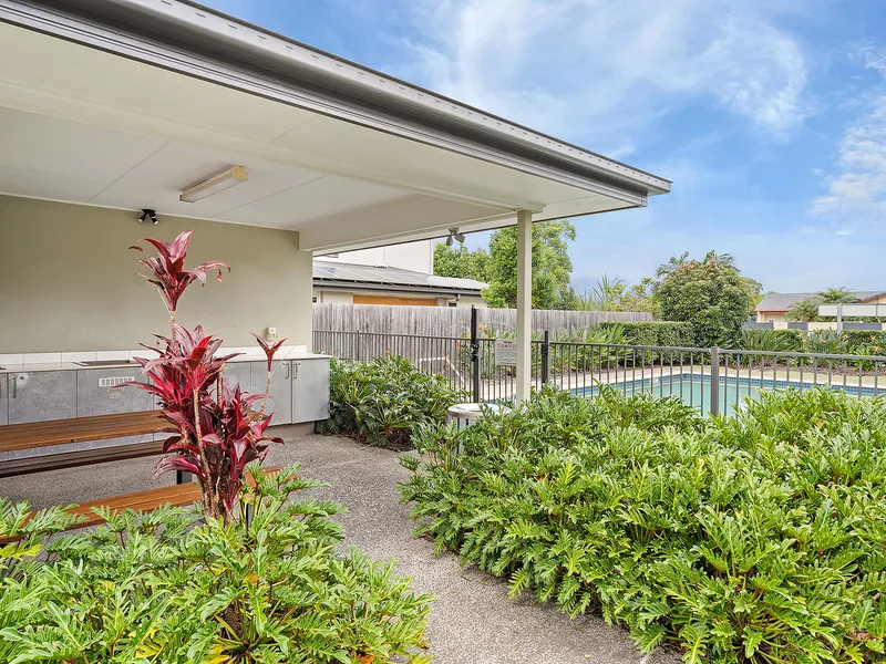 Quality townhouse in secure complex with pool!  