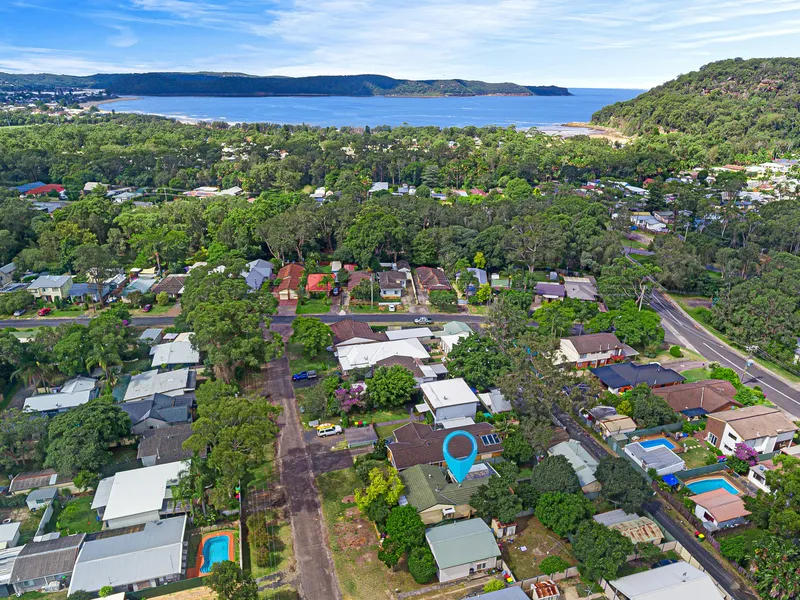 Superbly positioned, investment, home renovation or rebuild opportunity!