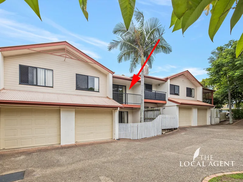 SPARKLING TOWNHOUSE IN A COSY MEWS!