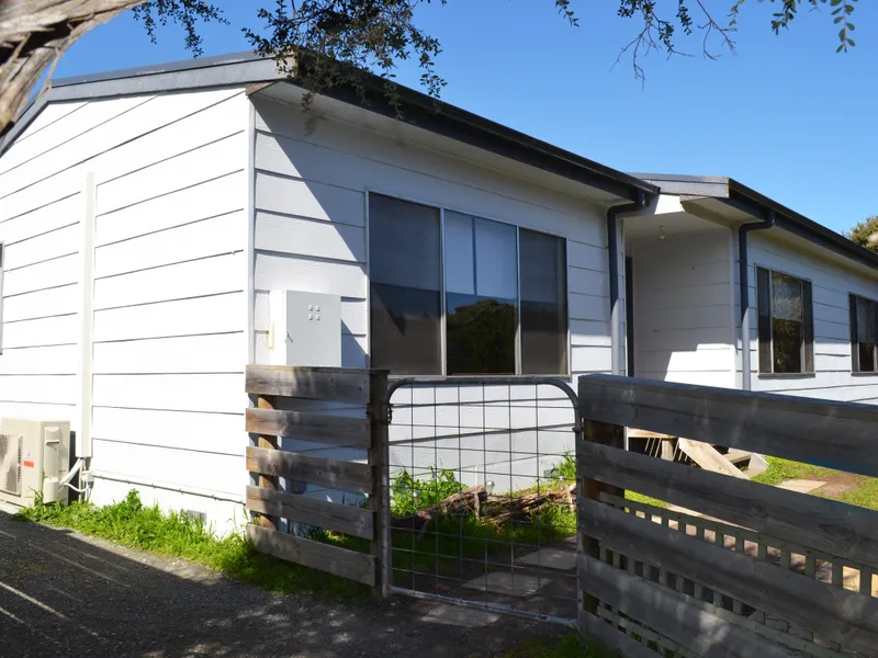LARGE HOME IN 1ST ESTATE