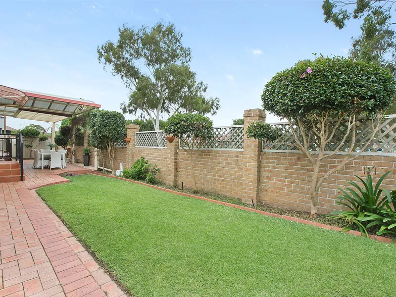 Spacious freestanding villa a walk from everything
