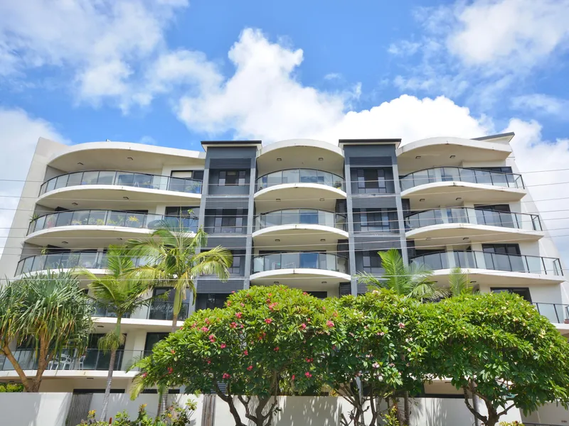 BAYSIDE LIFESTYLE WITH PRIVATE COURTYARD