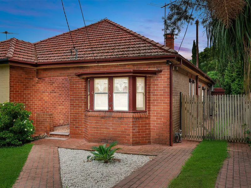 Bright Federation Inspired Semi In Highly Sought R4 Zoning