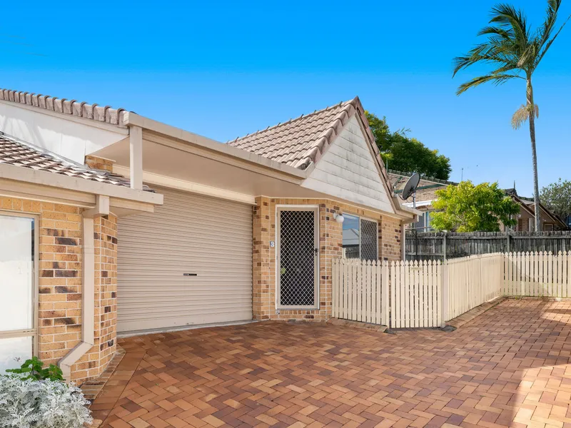 Private ground floor villa – outstanding location