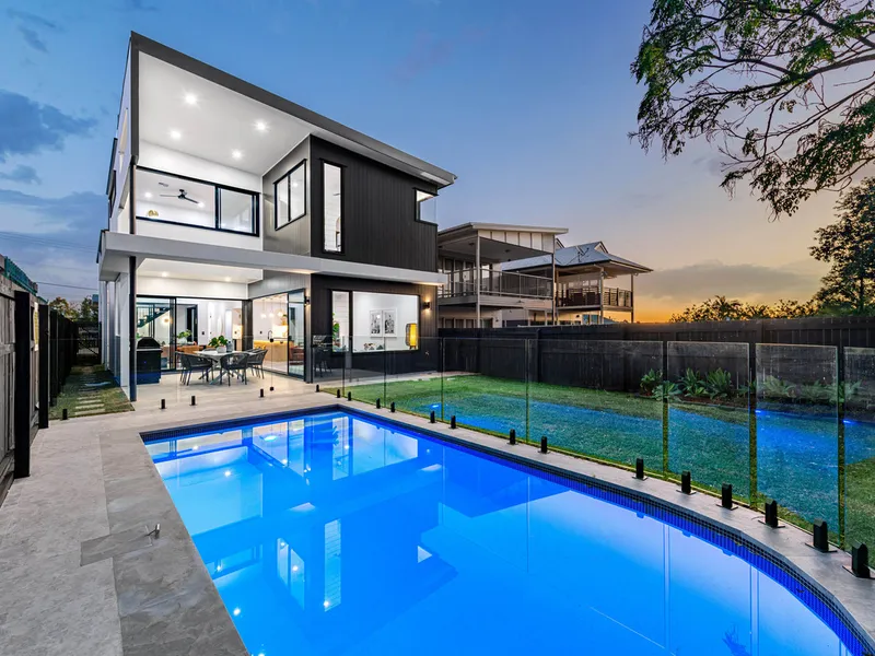 Brand New Luxury Living with Rooftop Terrace & City Views