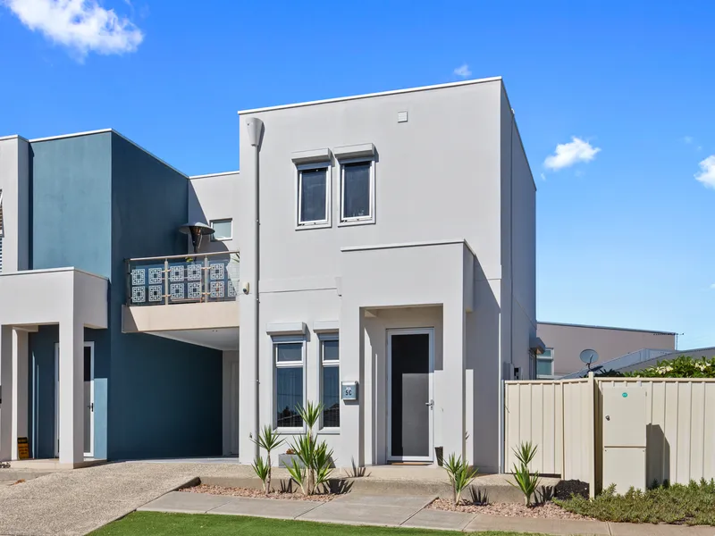 A Chic 2011-Built Townhouse Full of Life