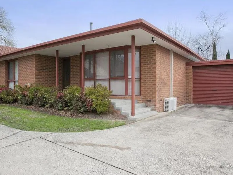 GREAT LOCATION CLOSE TO EVERYTHING!