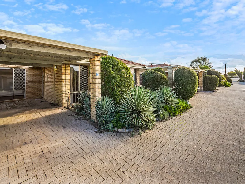 FANTASTIC STARTER, DOWNSIZER OR INVESTMENT IN CENTRAL LOCATION!