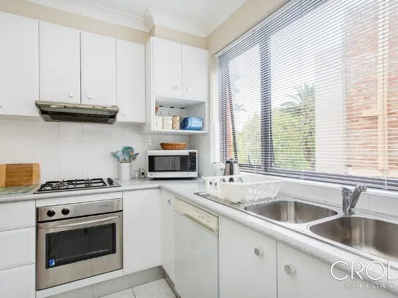 A lovely 2 Bedroom Unit In The heart of Neutral Bay
